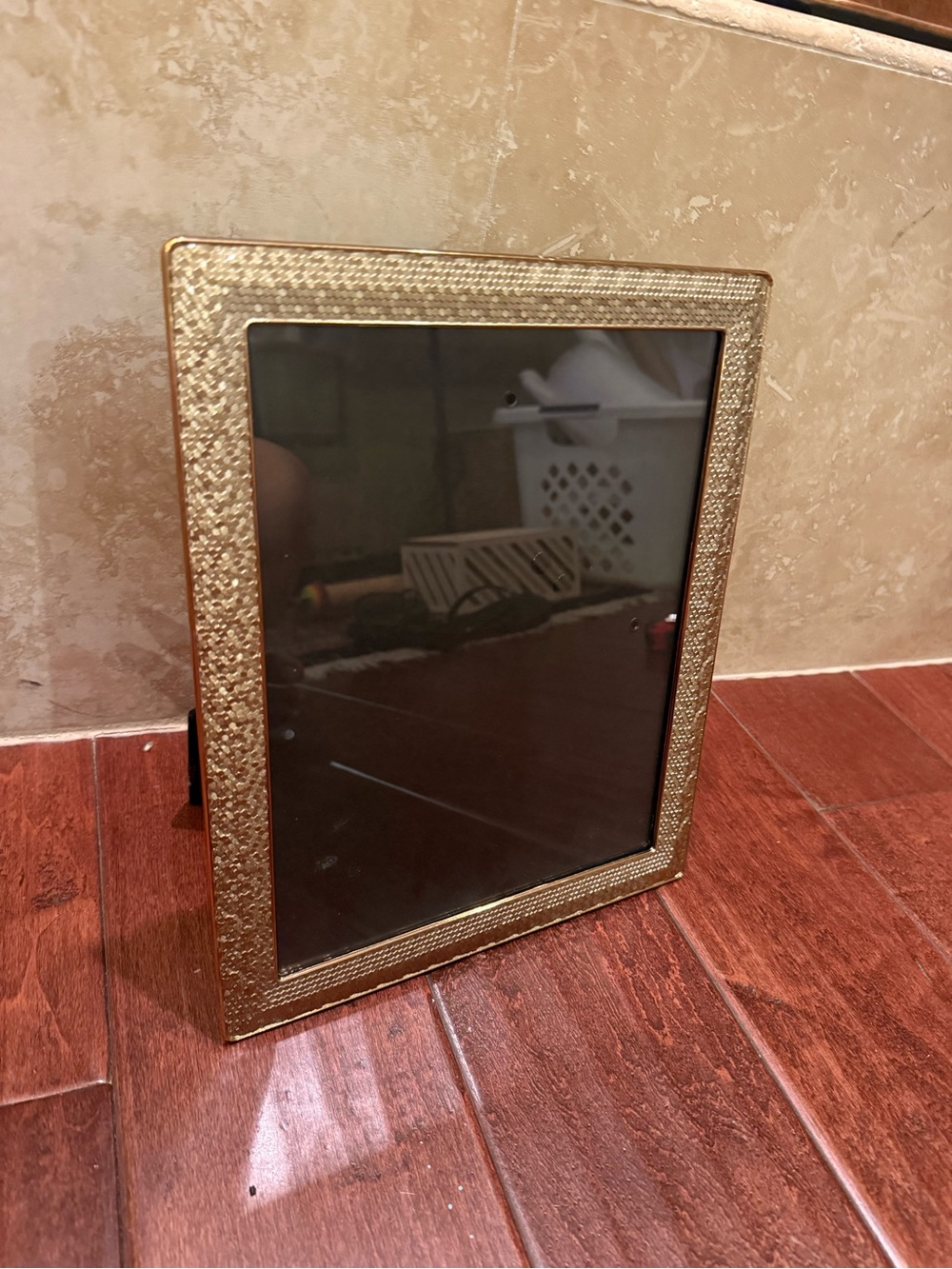 Isaac Mizrahi New York Gold Textured Metal 8x10 Photo Frame Easel Back Hanging